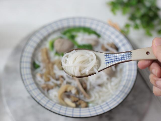 天冷孩子早餐最馋它，十分钟上桌，爽滑可口，比面条更好吃，特香