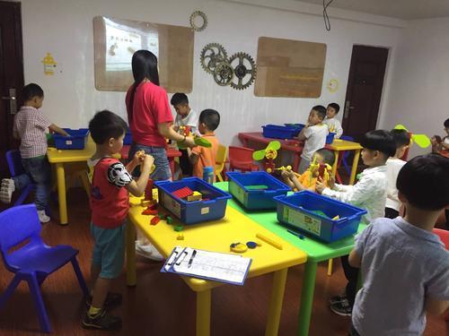 超级宝妈■孩子的玩具被抢，父母应该怎么办？