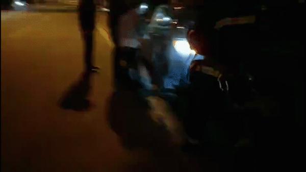 光明网：“马大哈”爸爸带娃回家，然后……
