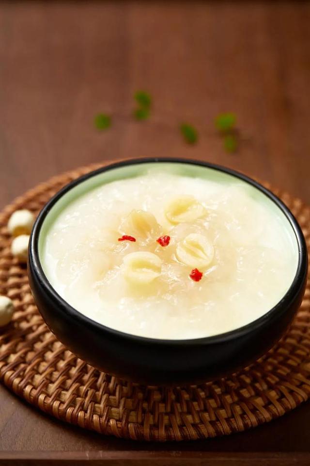 蝴蝶里秋冬新品上市，这家主打广式点心的茶餐厅三十年只专注手工制作，招牌乳鸽不容错过