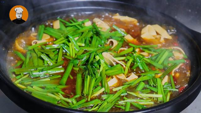 豆腐皮别炒菜吃了，教你好吃新做法，我家1周吃3次，次次都光盘