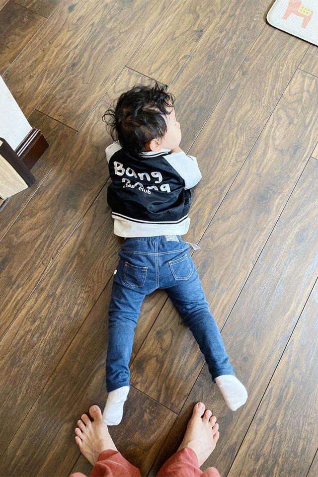 超级宝妈|“糟糕的两岁”有多糟糕？孩子哭闹父母头疼，4招轻松解决难题