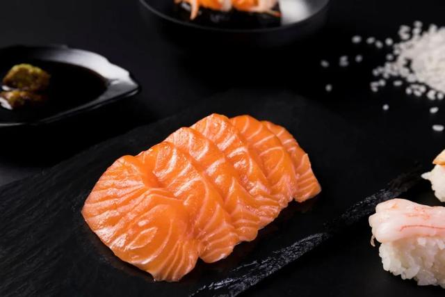 开心的笨小孩：8岁男童肝脏内长满了虫子？夏季这几种食物，家长尽量少给孩子吃！