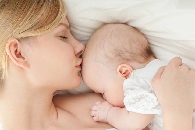 开心大家庭|当宝宝发出这些信号，证明需要给孩子断夜奶了，宝妈不要此刻心软