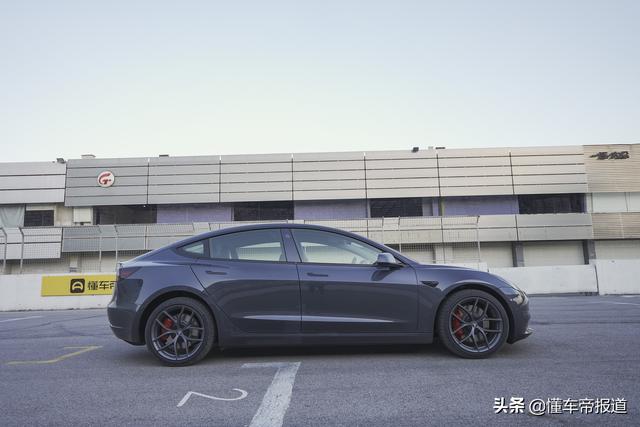 试驾｜官降不是一般香 试驾MODEL 3 高性能版