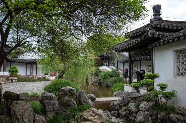 江南名园瞻园,南京最历史最悠久的园林,被誉为"金陵第