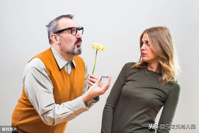 暖洋洋的灯光|年轻人“恐婚育”不生孩子？2019年人口出生率再创新低，二胎乐观
