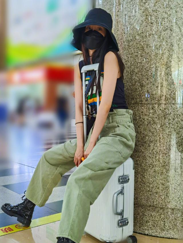 家住魔仙堡|杨幂真是太会穿了！在裙子意想不到的地方剪开，谁知却成全场最潮