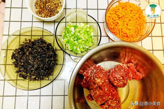 “羊肉+胡萝卜”拌饺子馅绝配！醇香鲜美多汁，还能食补养生