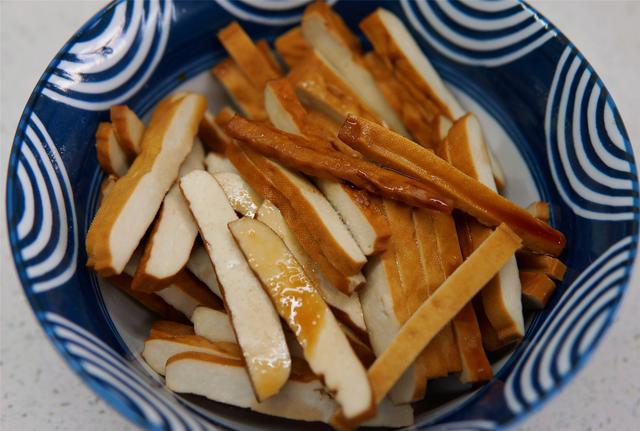 炒豆干，直接炒不容易入味，教你正确做法，豆干柔软好吃有滋味