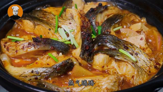 入冬后要多吃鱼，教你懒人做法，用料简单味道好，出锅连汤都不剩
