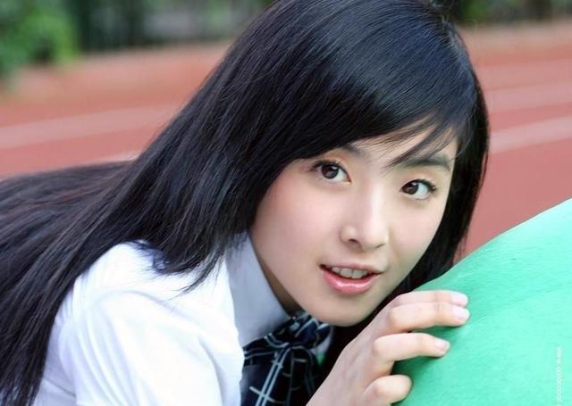 选秀鼻祖“快乐女声”举办已16年，2004那年夏天的“超女”，一个过气，一个消失匿迹电影工厂