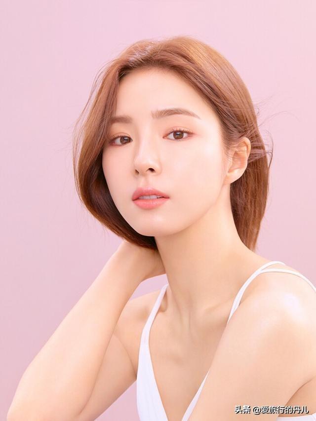 韩国90后女星:申世京,气质高雅,穿衣品味不俗