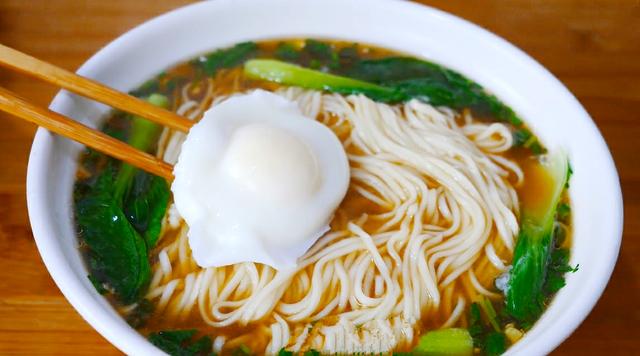 面条这样做太好吃了，一周吃7次都不嫌多，一次做一大碗都不够吃