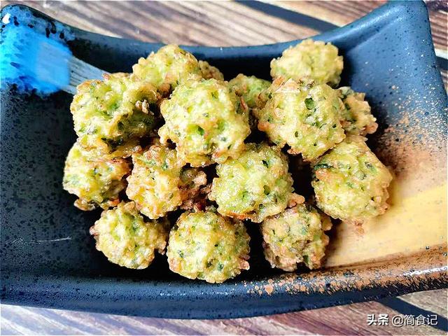 炸萝卜丸子时，用淀粉还是面粉？难怪不酥脆还油腻，很多人做错了