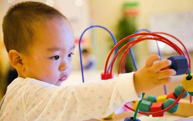 超级宝妈■宝宝玩什么玩具能促发育？0-12月经典益智玩具，娃宅家越玩越聪明