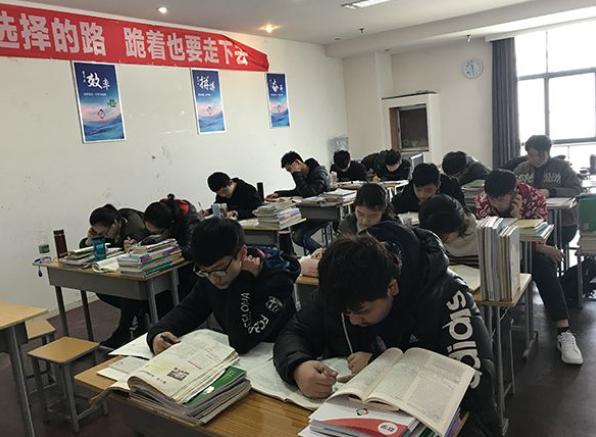 【超级宝妈】家长和孩子们心里的究极难题！补不补课？补课真的有用吗？
