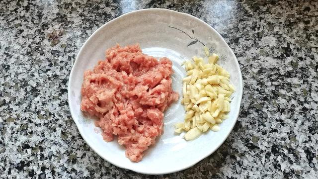 韭菜肉末豆腐羹，松软鲜嫩，真好吃，健脾和胃，老少皆宜的家常菜