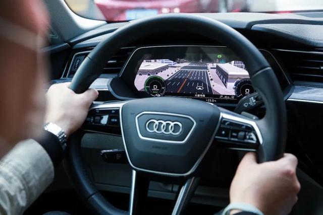 对比特斯拉Model X奥迪e-tron到底有多“稳”