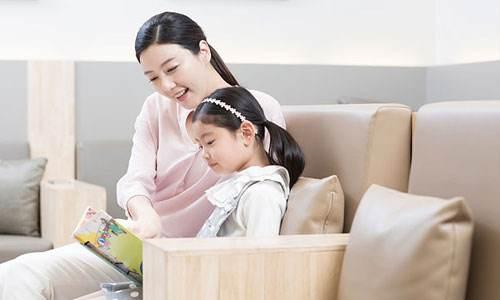 【超级宝妈】4岁女童意外坠落，只为收被子？学会6个方法培养孩子安全意识