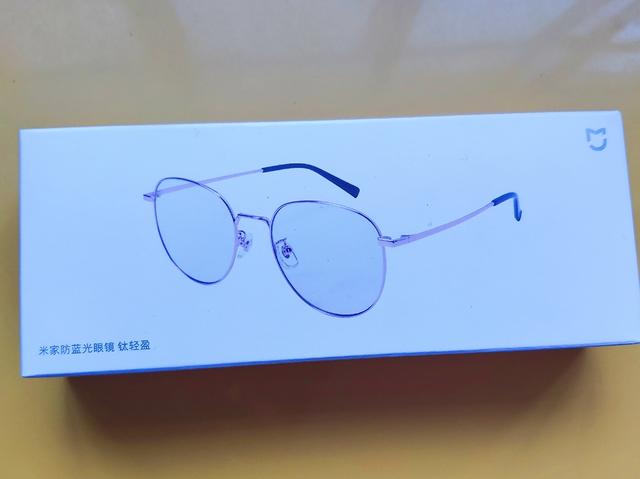保护眼睛、还能文质彬彬—米家防蓝光眼镜钛轻盈版