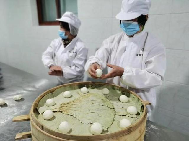 酒糟荷叶小馒头，桐庐仁智馒头产业园试生产酿大产业