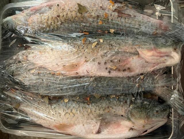 用什么鱼腌腊鱼才好吃？老师傅教给你，腊鱼醇厚甘香，花钱买不到