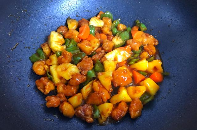 酸甜可口的菠萝咕咾肉，自己在家做，大人小孩都爱吃