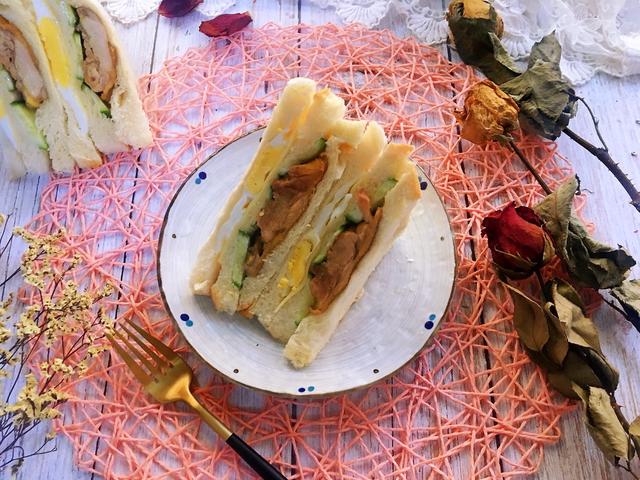 吐司新吃法，加入火腿和鸡蛋，轻松搞定营养早餐