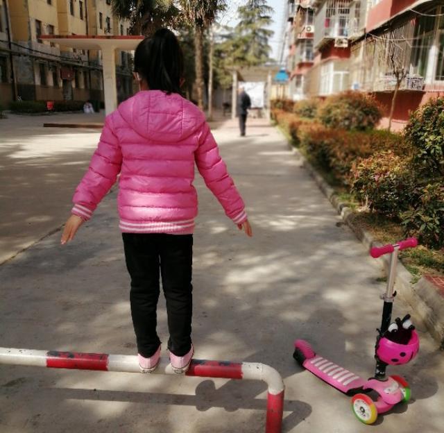 超级宝妈■疫情缓解了，现在出门你给娃还带口罩吗？