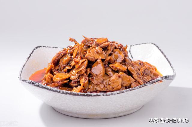 香菇杏鲍菇素酱，拌饭拌面万能酱，香辣入味超下饭，做法超简单