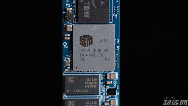 十铨引领者EXPERT PCIe 2TB SSD评测