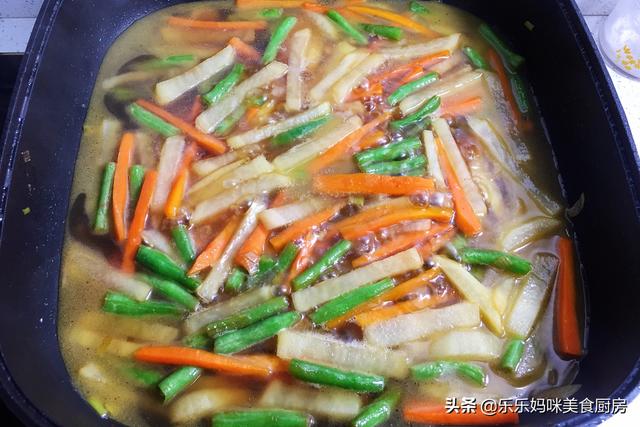 冬至前后，常吃此菜，不用放肉也很香，冷天烩一锅，暖和下饭