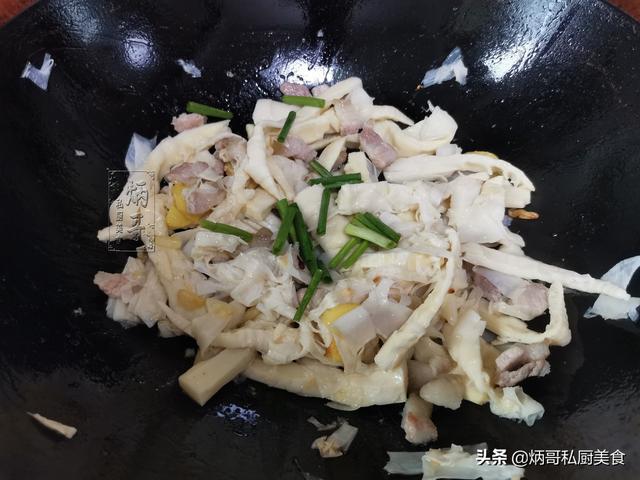 柳州螺蛳粉因它才有了“灵魂”，加点肉简单一炒，秒变下饭菜真香