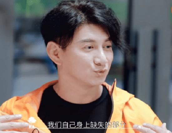 郑爽新综艺刚开播,本人就哭诉压力大不想录了?看看吴奇隆的态度|资讯早知道