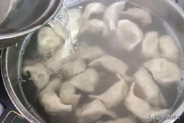 包饺子时，多加这2样，用上这"3招"，饺子饱满多汁，个个鲜香