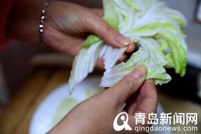 海蛎子肥美的季节 教你做海蛎子炖白菜豆腐