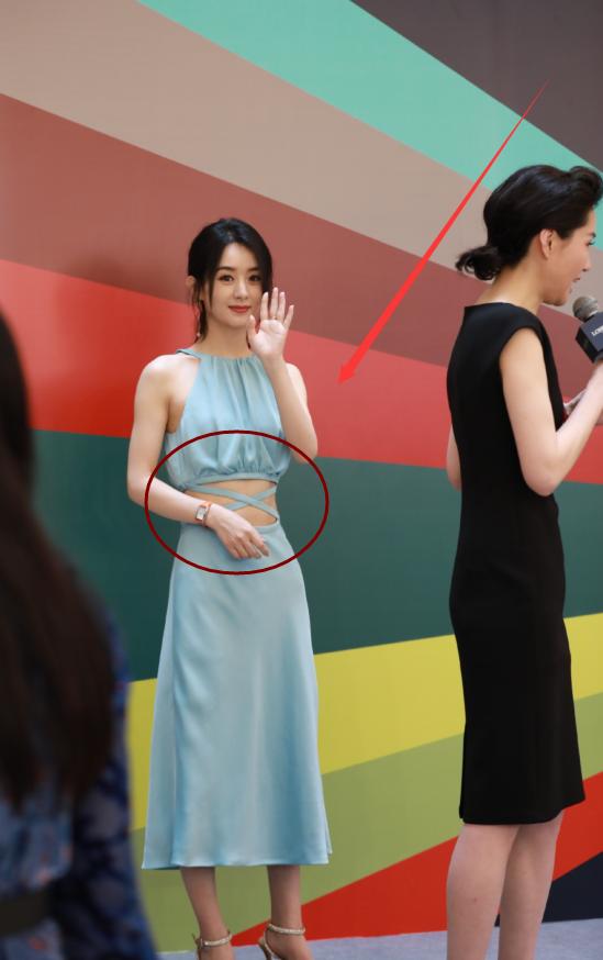 仙女山的月亮|赵丽颖穿高定现身,腹肌小蛮腰让人羡慕,可看到穿的鞋却满是心酸