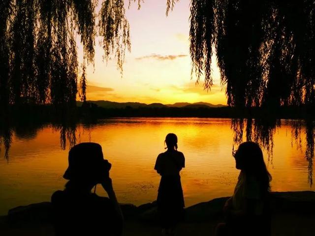 #旅行柚子君#疫情防控不出门 我把福海黄昏带给你~