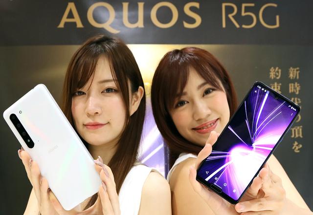 环球网■夏普公司推出全新Aquos R5G智能手机