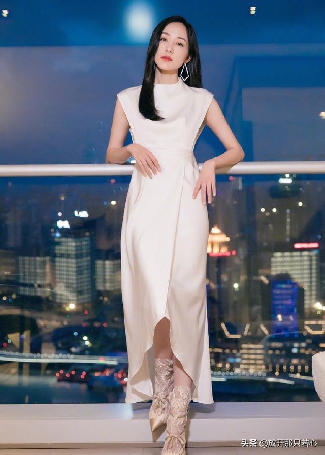 思小沫|37岁韩雪浦江夜景照气质高雅，干练且脱俗，依旧是我们心中的女神