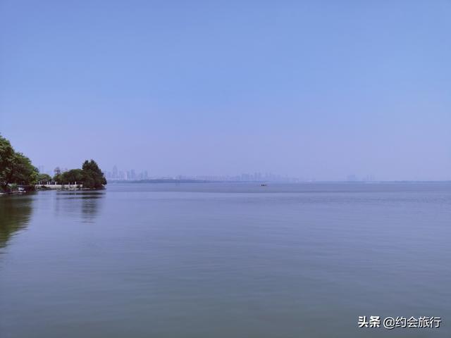 趣旅游▲五一小长假去武汉东湖绿道骑行，在百花与山水间探秘江城绮丽之春