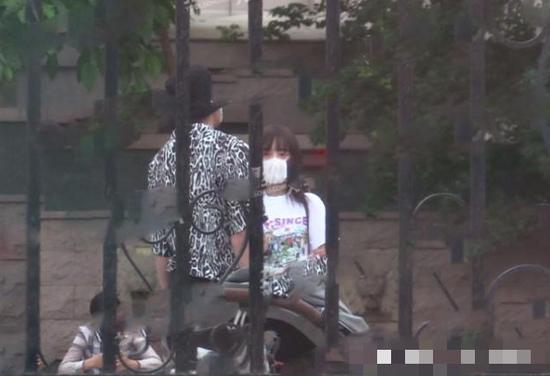 贾乃亮李小璐复合有望？一周见两次还穿同款拍视频|东北网