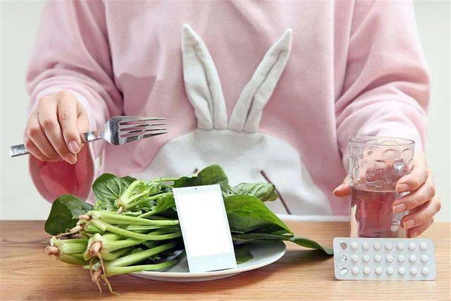 正儿八经小青年|怀孕才2个多月就显怀，四种原因，与准妈妈自身相关，要科学应对