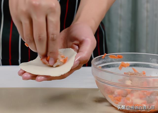 孩子爱吃的鲜蔬虾饺，在家教你轻松做，晶莹剔透又营养，真解馋