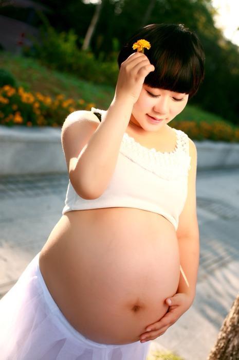超级宝妈:孕妈妈的超级大肚子照胃口太好体重从原来的92斤变成150斤