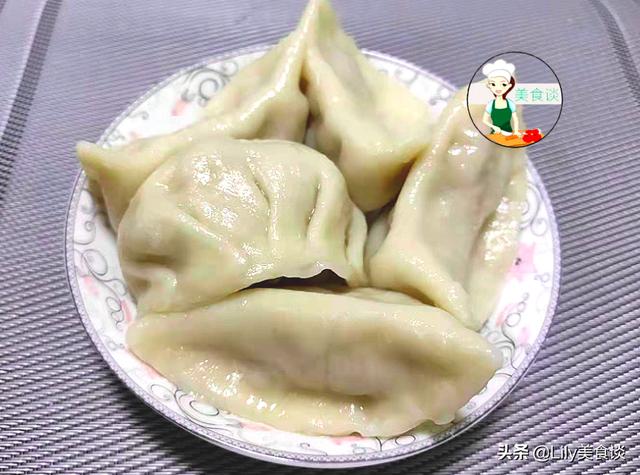 包白萝卜饺子时，记住老师傅的3个小技巧，饺子鲜嫩多汁，太香了