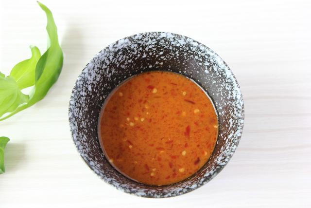 土豆和豆腐除了炖，还能做成土豆酿豆腐，外酥里糯，香辣可口