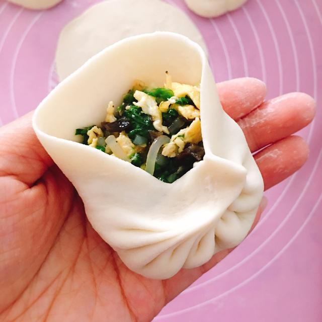 冬天吃包子就爱吃这素馅的，营养丰富，滋味十足，比肉馅好吃多了