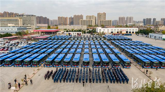 河北石家庄：集中上线238部“新能源公交车”